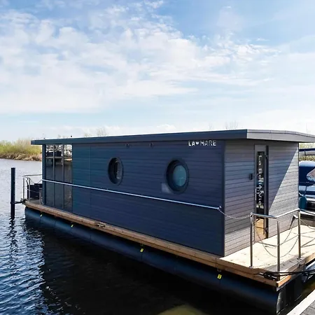 Beautiful Houseboat In Marina Of Volendam, Cleaning Included