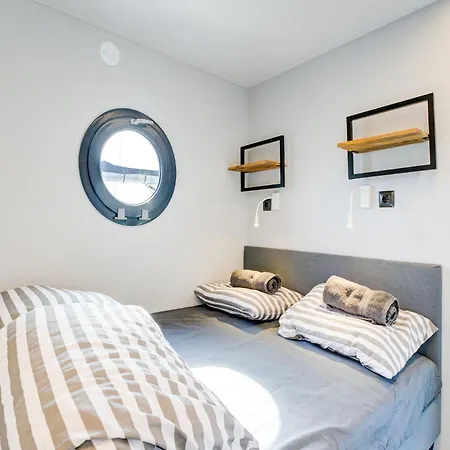 Botel Beautiful Houseboat In Marina Of Volendam, Cleaning Included