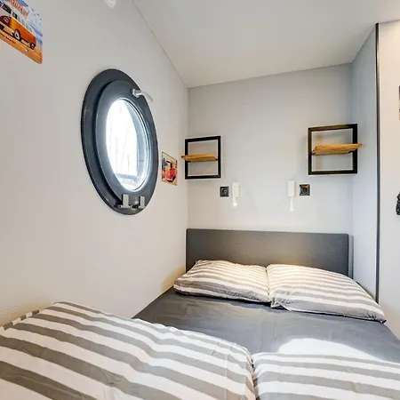 Beautiful Houseboat In Marina Of Volendam, Cleaning Included Botel Volendam
