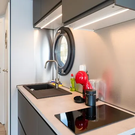 Beautiful Houseboat In Marina Of Volendam, Cleaning Included *
