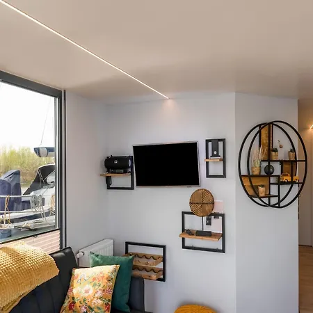 Botel Beautiful Houseboat In Marina Of Volendam, Cleaning Included *