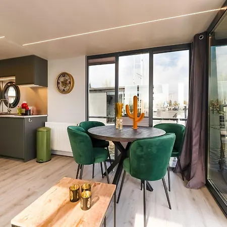 Beautiful Houseboat In Marina Of Volendam, Cleaning Included Bådhotel Volendam