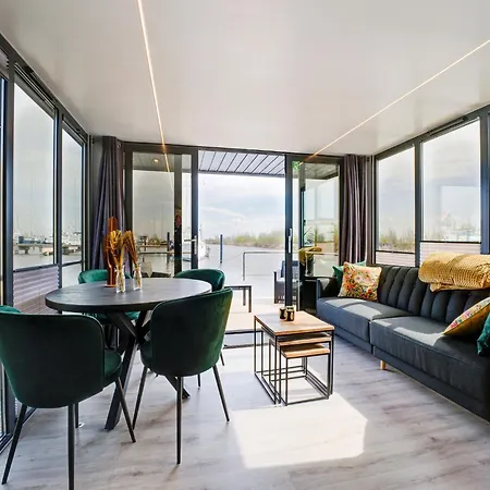 Beautiful Houseboat In Marina Of Volendam, Cleaning Included Volendam