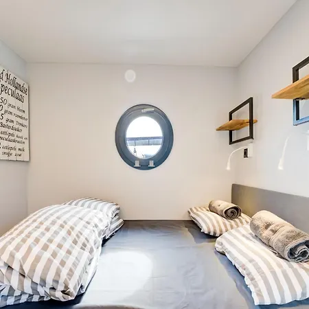 Bådhotel Beautiful Houseboat In Marina Of Volendam, Cleaning Included *