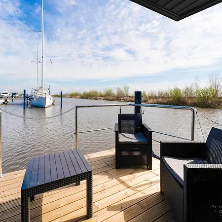 Bådhotel Beautiful Houseboat In Marina Of Volendam, Cleaning Included