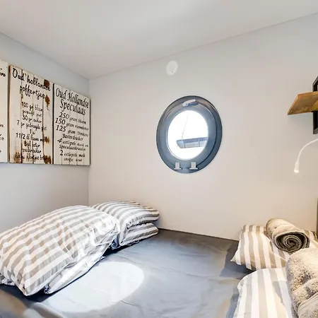 Beautiful Houseboat In Marina Of Volendam, Cleaning Included Bådhotel *
