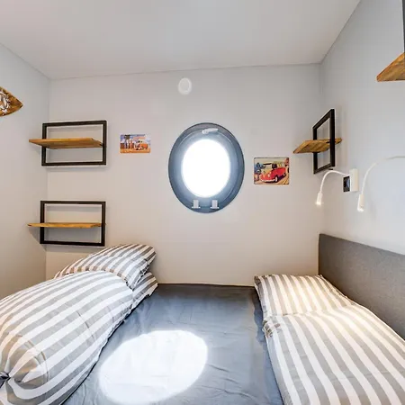 Beautiful Houseboat In Marina Of Volendam, Cleaning Included Volendam