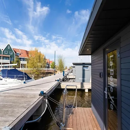 Beautiful Houseboat In Marina Of Volendam, Cleaning Included Bådhotel